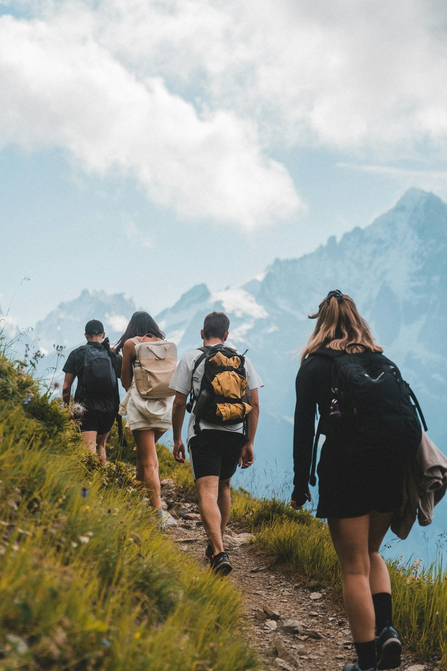 2 Leg Hiking & Trail Gear